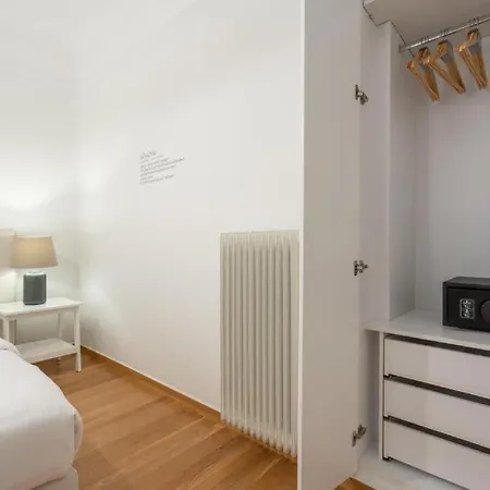 Vibrant Urban Getaway: Modern 1-Bedroom Near Bars, Parks, And Metro-2
